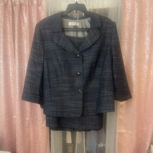 Beautiful Tahari Arthur S Levine Navy Career Suit Fitted - NWOT | 24W